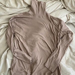 Everlane air turtleneck
